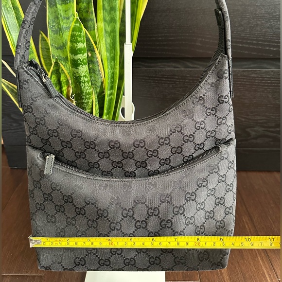 βSOLDβ Authentic Gucci Canvass Shoulder Bag - Picture 15 of 16